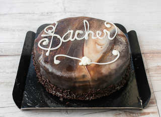 Sacher Pequeña