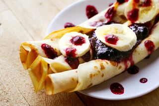 Clatite cu dulceata si bannaa