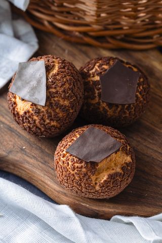 Mini choux ciocolată