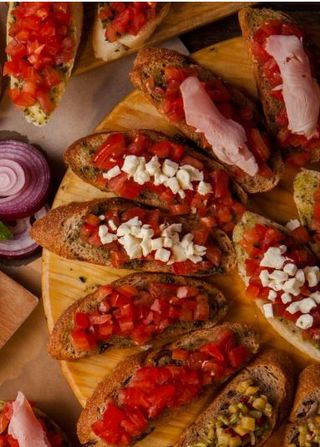 Плато брускети микс (6бр)