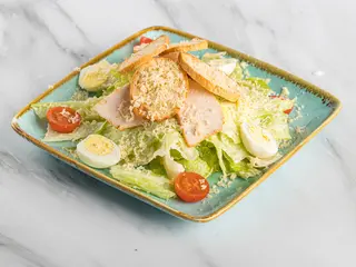 Цезарь с курицей (270г)