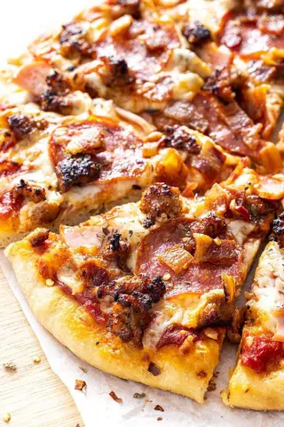 Steak pizza