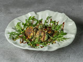 Солоні сирники зі шпинатом, фетою та в'яленими томатами