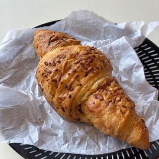 Френски кроасан с шунка и гауда