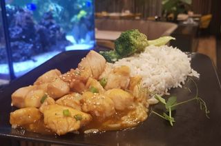 Пиле Манго Чътни със сусам (390г)