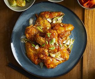 Pollo fritto con salsa piccante e cumino