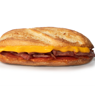 53. Pepperoni, bacon fumado e molho cheddar