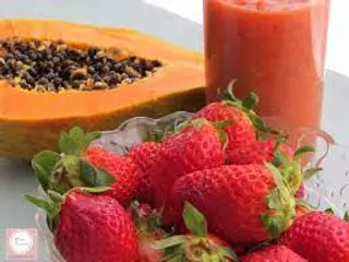 Batido De Fresas Y Papaya
