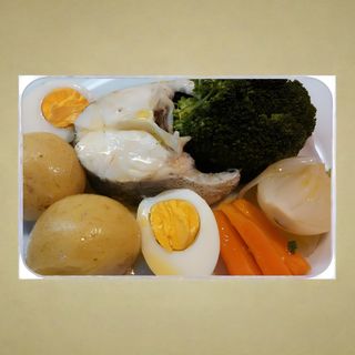 Pescada Cozida com Batata Cozida e Legumes