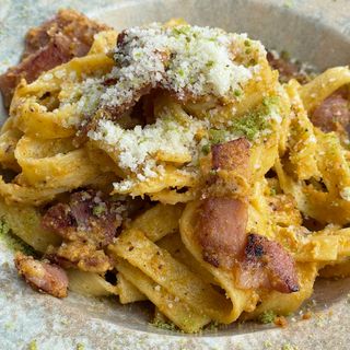 Паста Карбонара с шам фъстък и бекон (310г)