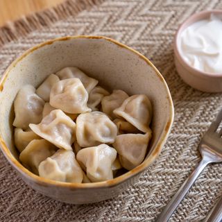 Пельмені з індички зі сметаною 