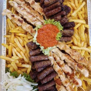 Plata ćevapa i ražnjića