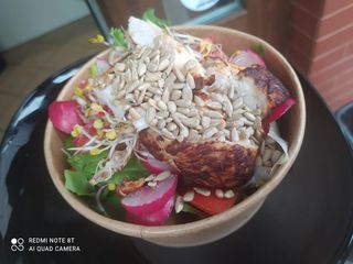 Sałatka wiosenna z kurczakiem