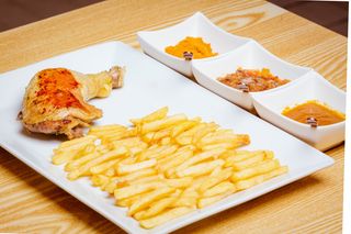 Grilled Free-Range Chicken avec Frites de Pomme de Terre