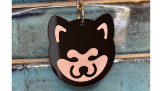 Breloczek z główką Akity