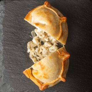 Empanada De Queso Y Cebolla