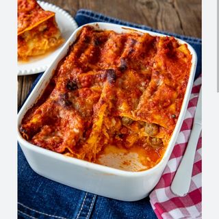 Lasagna con ragù e uovo sodo 