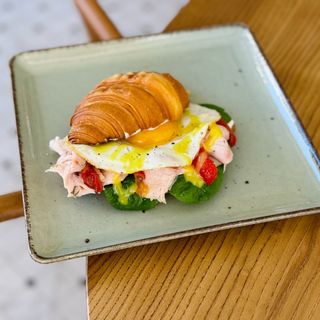 Круасан з індичкою су-від