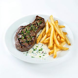 Ración De Solomillo Ibérico Al Ajillo Con Patatas