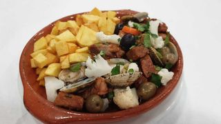 Carne de Porco à Alentejana