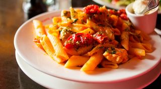 Penne z sosem pomidorowym  350g