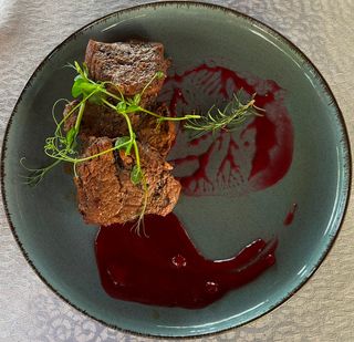 Медальйони з телятини з журавлиновим соусом  (250г)