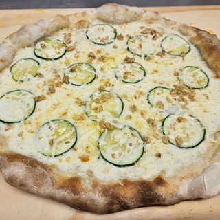 Zucchine, scamorza e noci