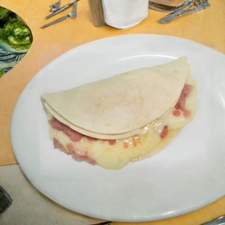QUESADILLA DE JAMON YORK