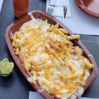 Patatas bacon 4 quesos