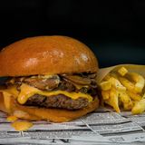 Smash champiñón + patatas fritas