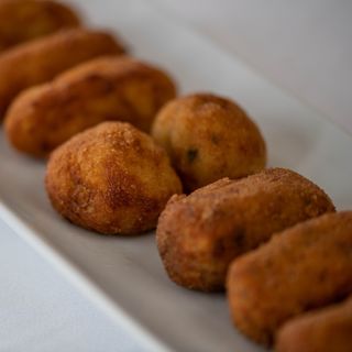 Croquetas De Buey Con Jamón Y Roquefort