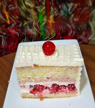 სეზონური ხილის ტორტი