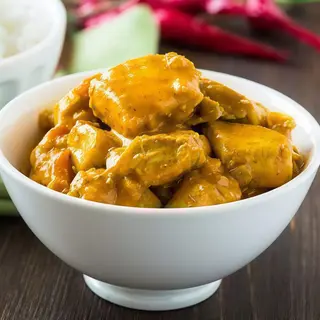 Pollo Con Salsa Curry