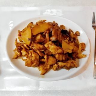 Cerdo Con Bambú Y Setas Chinas