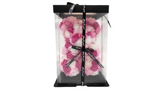 Biało-różowy miś z róż