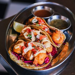 Tacos de camarones rebozados