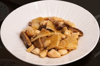 177.Manzo funghi bambù