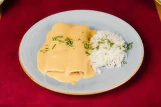 Enchiladas De Pollo Y Cheddar