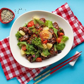 Салат з куркою теріякі