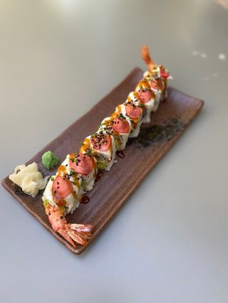 122) Pez limón soasado y ebi tempura uramaki (8 uds)