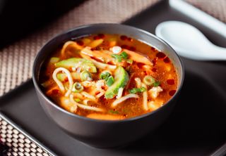 Ciorbă de pui aromată