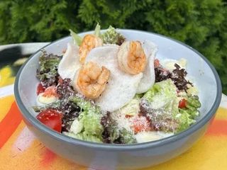 ЦЕЗАР З КРЕВЕТКАМИ ТА ЛОСОСЕМ (265g)