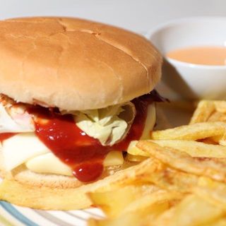 Hamburger + Patatine + Bibita