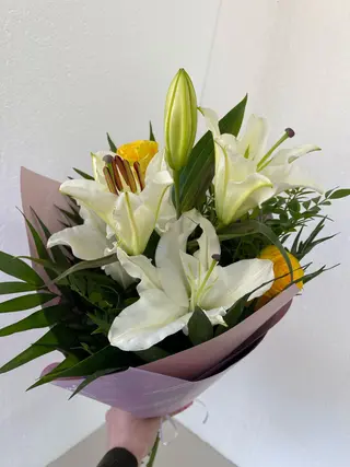 Buchet flori naturale crin + trandafir