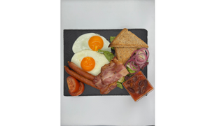 Angielskie śniadanie -  wysokokaloryczne śniadanie 4460 kJ