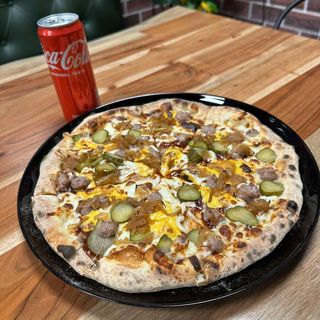 Пица Прошуто фунги + 2 бр. Coca-Cola кен