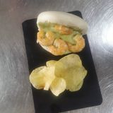 Pan bao con Ali Oli verde y langostinos 