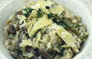 Ризото с патешко филе, три вида гъби и пармезан (380г)