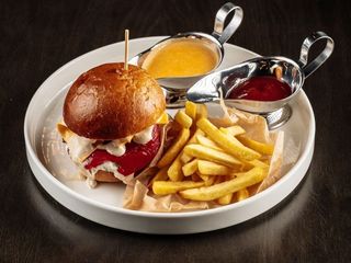 Бургер з ростбіфом та печеним перцем (440g)