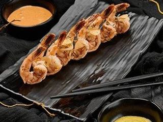 Пряні смажені креветки з соусом авокадо та Кім Чі (80/10/10г)